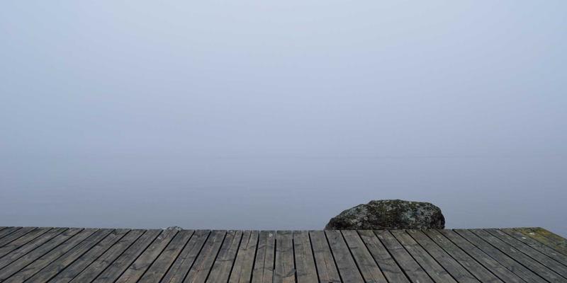 MEMS传感器设计与微纳制造工艺：从惯性测量到环境感知的物联网硬件集成方案