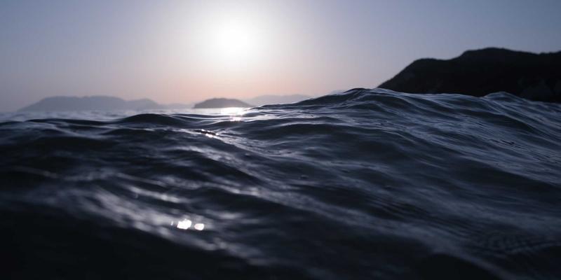 嵌入式系统与物联网硬件的基石：深入解析电子设备电磁兼容性(EMC)设计与测试标准