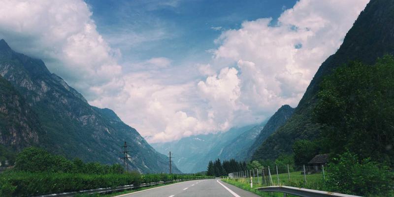 柔性混合电子(FHE)技术：重塑医疗电子的可拉伸电路与传感器创新