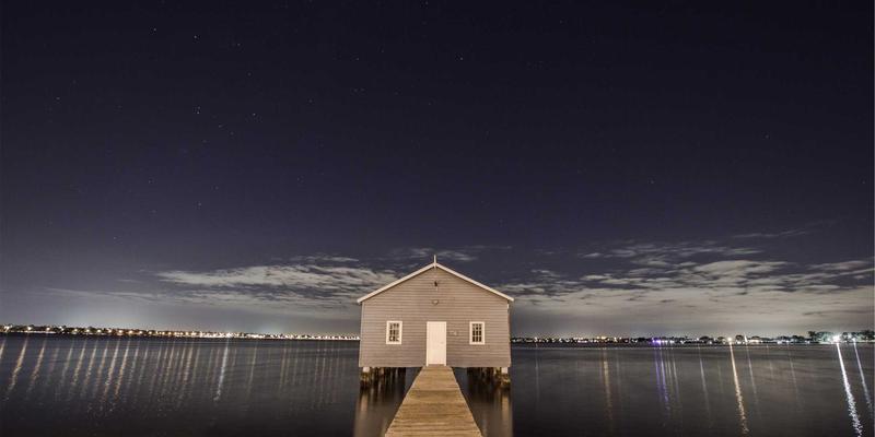 硅光子集成电路：驱动下一代数据中心光互连的电子工程革命